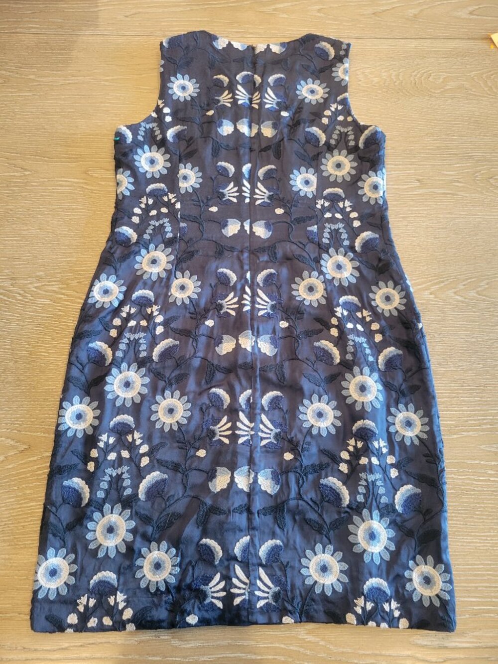 Sara Campbell Blue Embroidered Floral Bemberg Sheath Dress Made USA Sz 10 - Picture 6 of 7